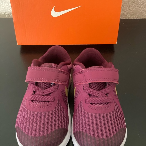 NEW NIKE REVOLUTION 4 SNEAKERS 4C GIRLS TODDLER CHILDREN INFANT SHOES BABY - Picture 8 of 16